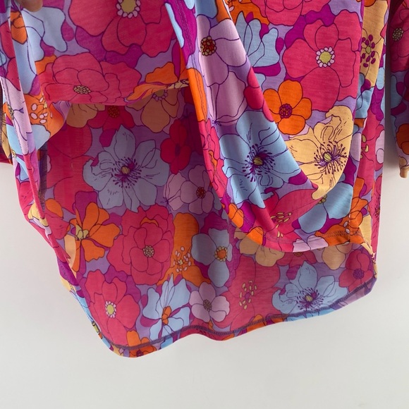 Dear Scarlet | NWT Women’s Vibrant Bright Neon Floral V-Neck 3/4 Sleeve Blouse - Picture 4 of 9